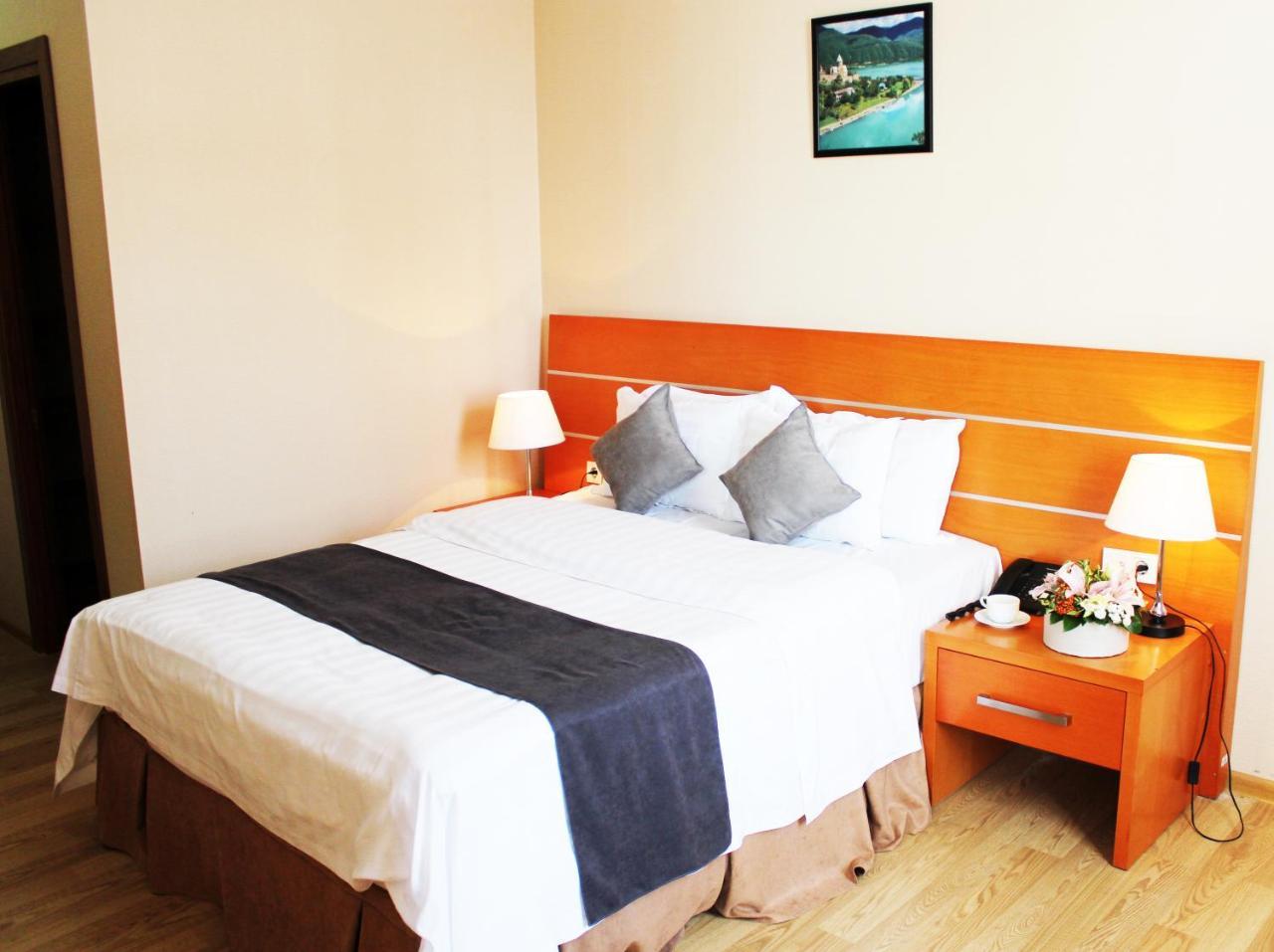 Dormitory Hualing Тбилиси Екстериор снимка