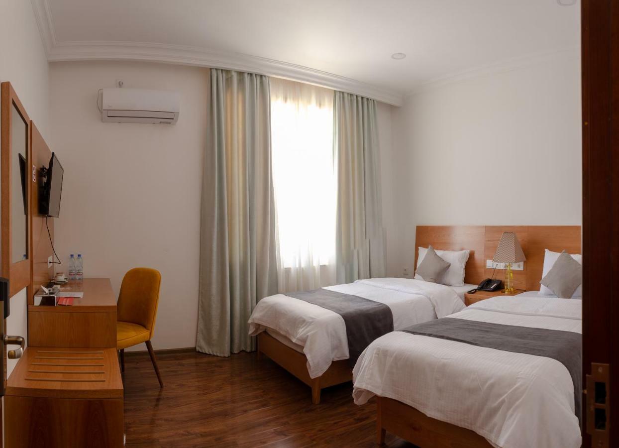 Dormitory Hualing Тбилиси Екстериор снимка